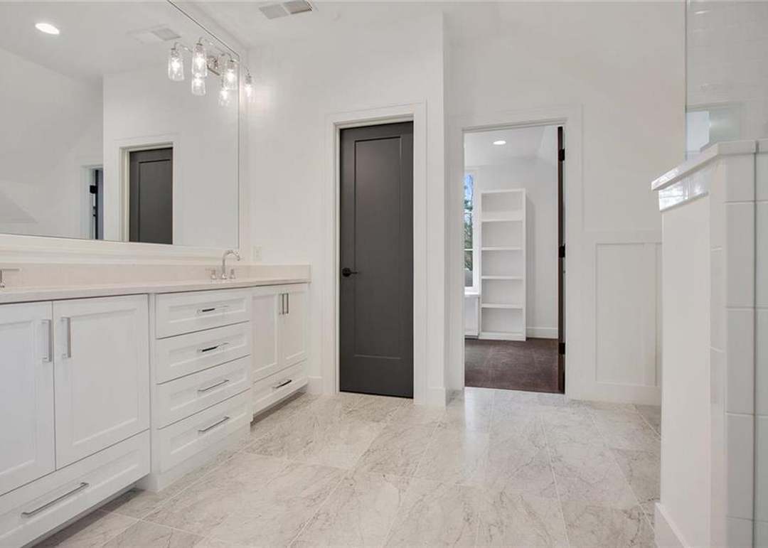 4914 W 72nd Terrace — photo 5