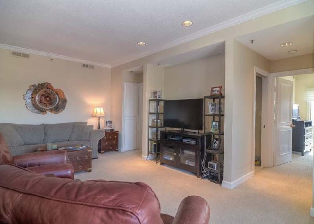 4949 WORNALL Road — photo 8