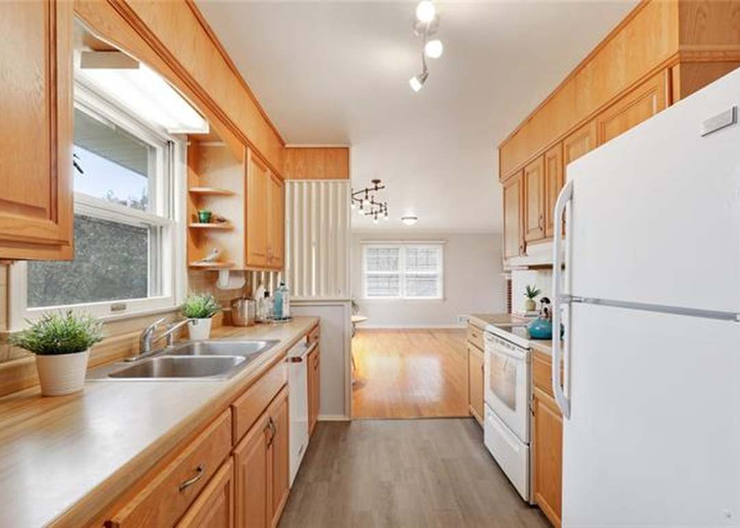 500 E 106th Terrace — photo 11