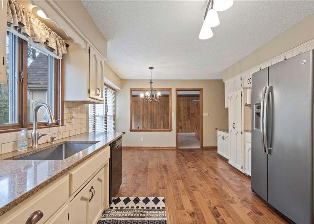 500 N Clayview Drive — photo 2