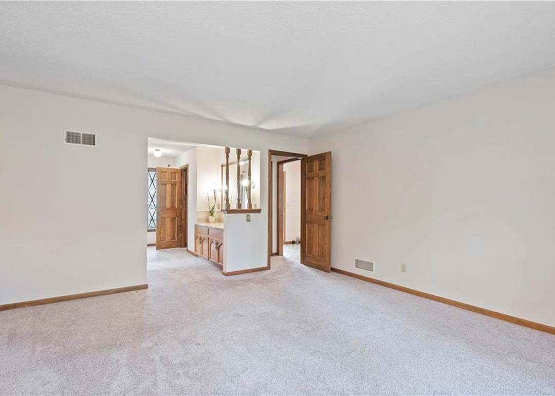 500 N Clayview Drive — photo 17