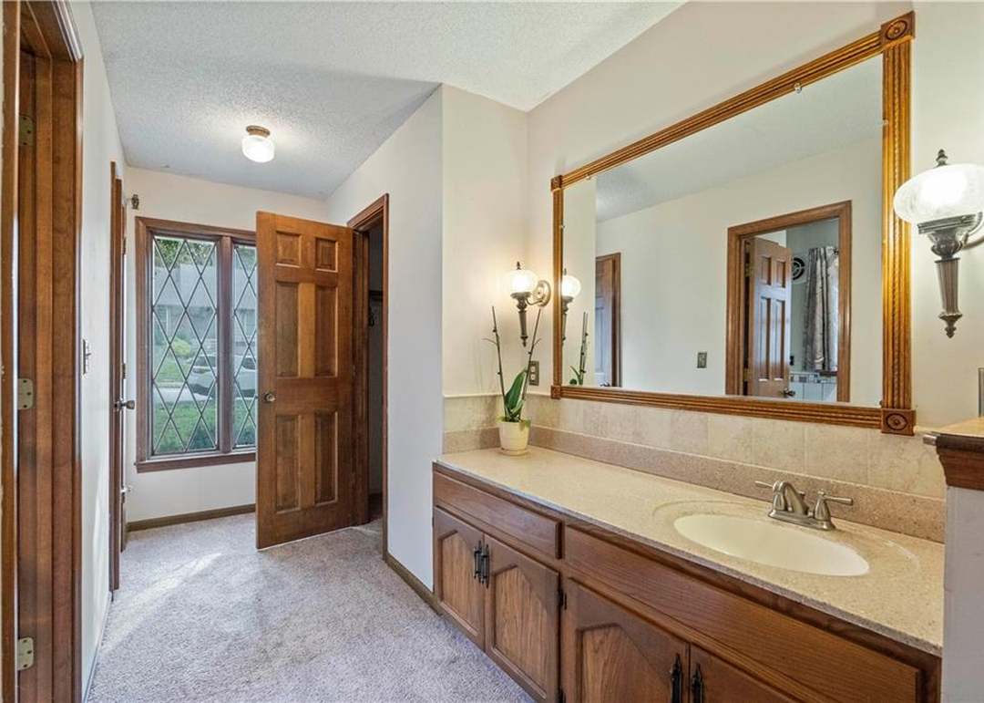 500 N Clayview Drive — photo 18