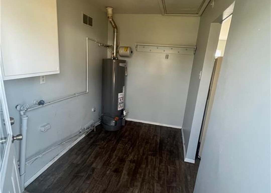 5002 Woodend Avenue — photo 5