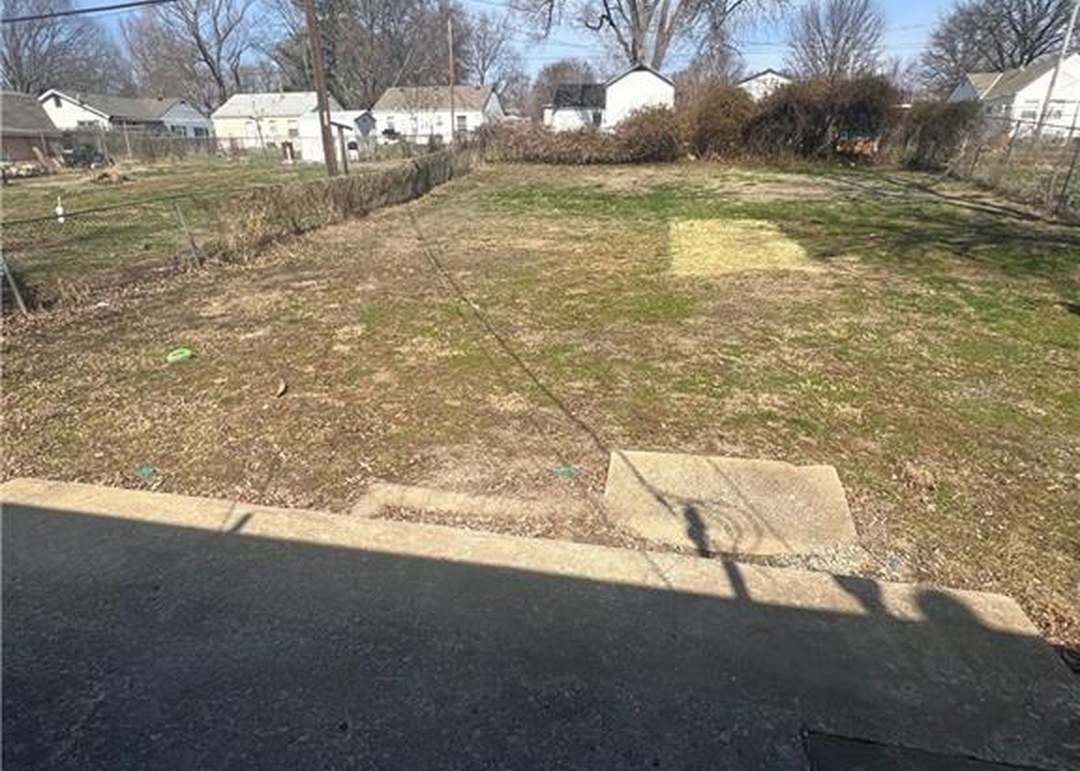 5002 Woodend Avenue — photo 9