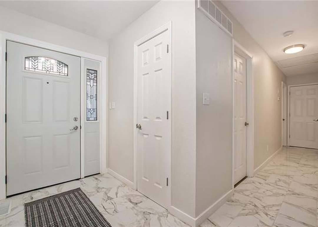 502 W Olive Street — photo 9
