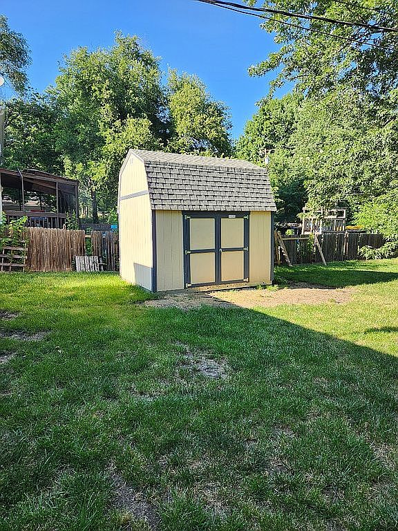 511 SE Howard Avenue — photo 9
