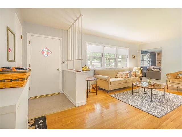 512 E 106th Terrace — photo 7