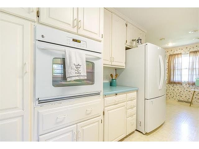 512 E 106th Terrace — photo 19