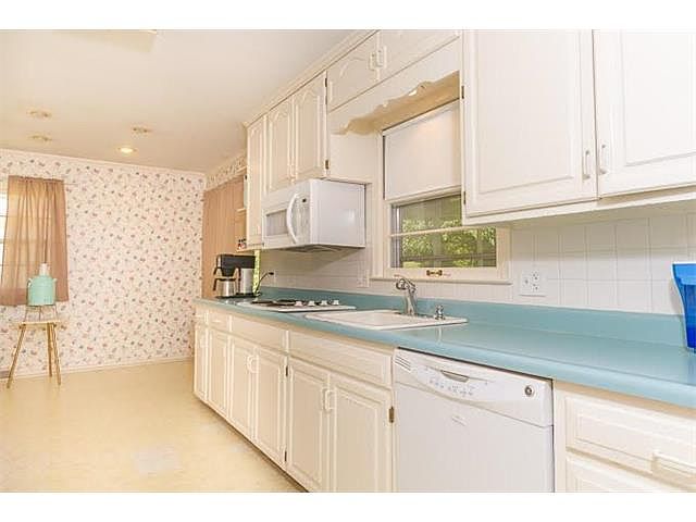 512 E 106th Terrace — photo 20