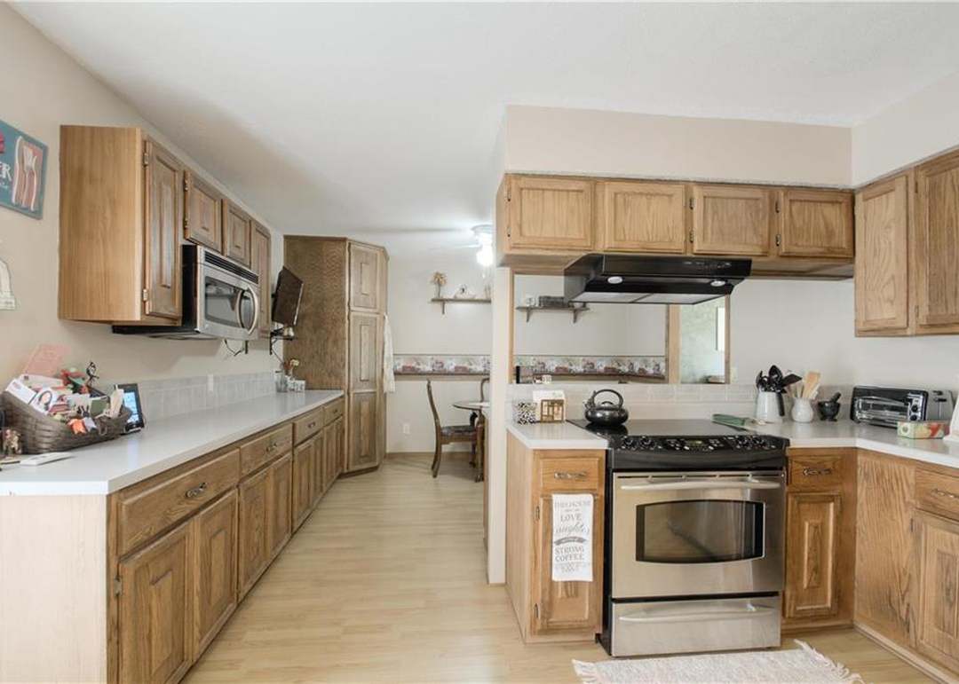517 E 126th Terrace — photo 7