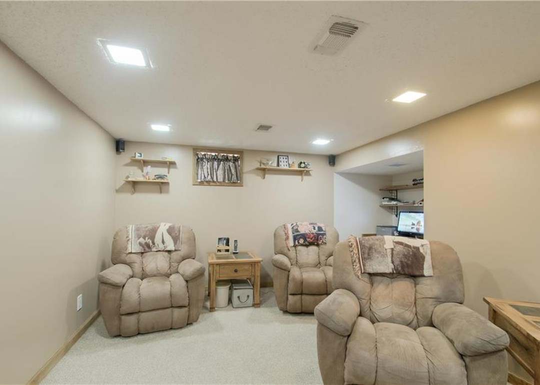 517 E 126th Terrace — photo 28