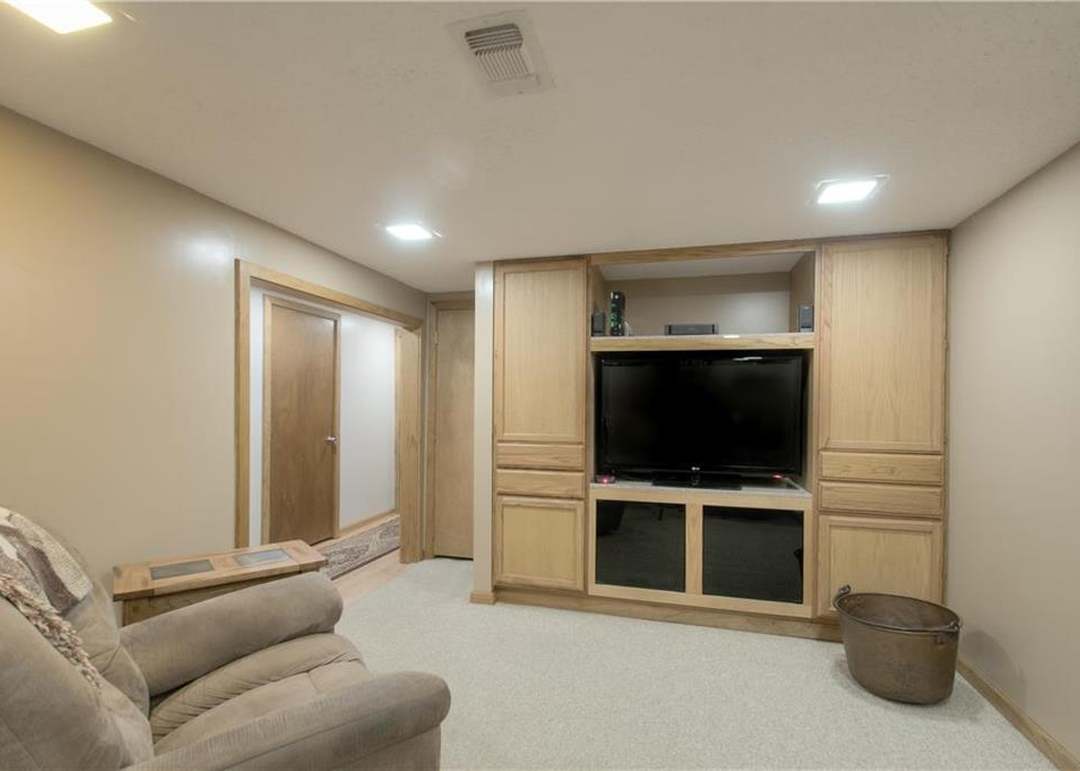 517 E 126th Terrace — photo 30