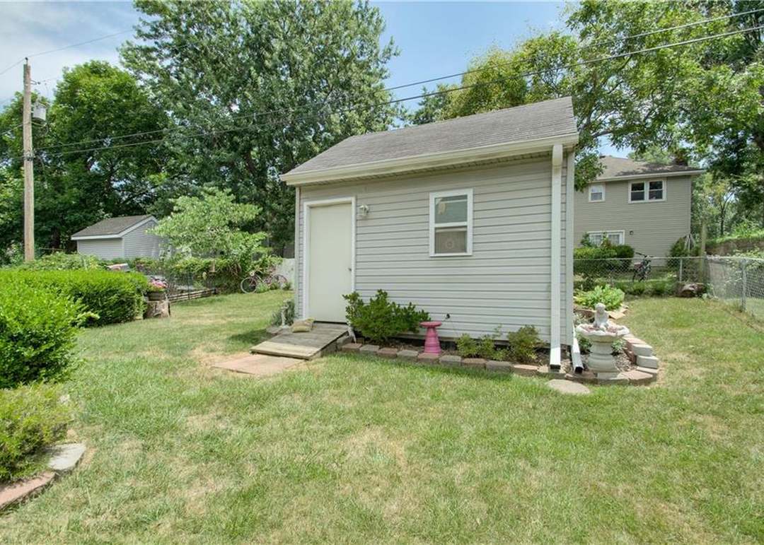 517 E 126th Terrace — photo 40