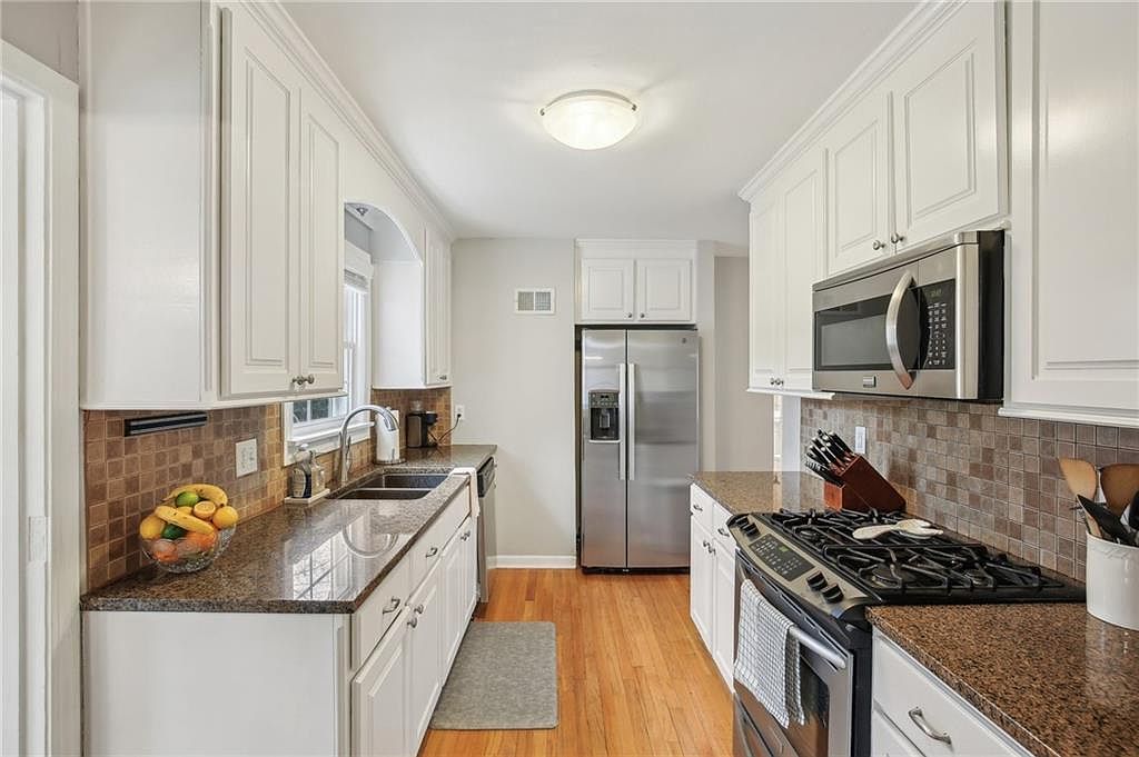 5211 Cedar Street — photo 26