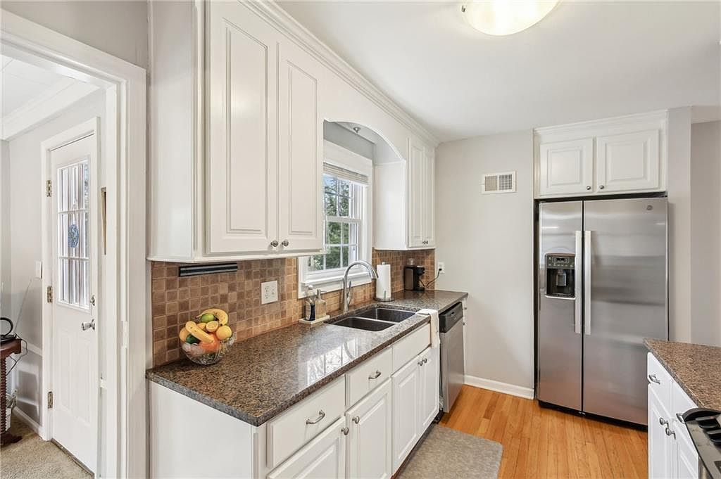 5211 Cedar Street — photo 27