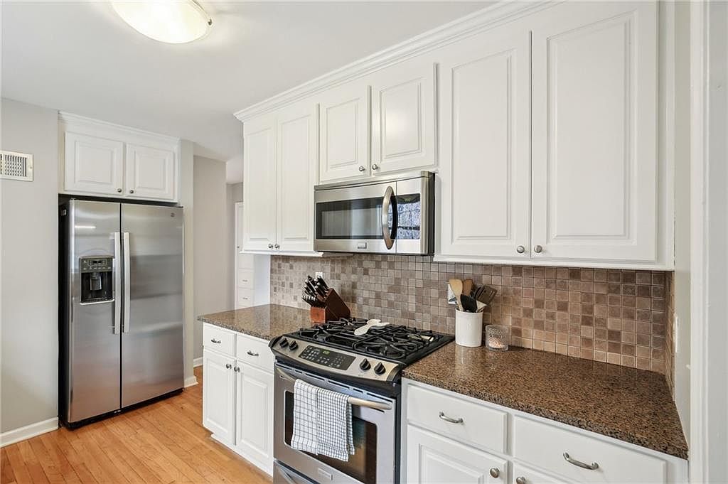 5211 Cedar Street — photo 28