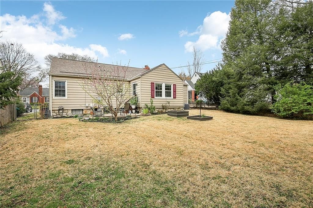 5211 Cedar Street — photo 31
