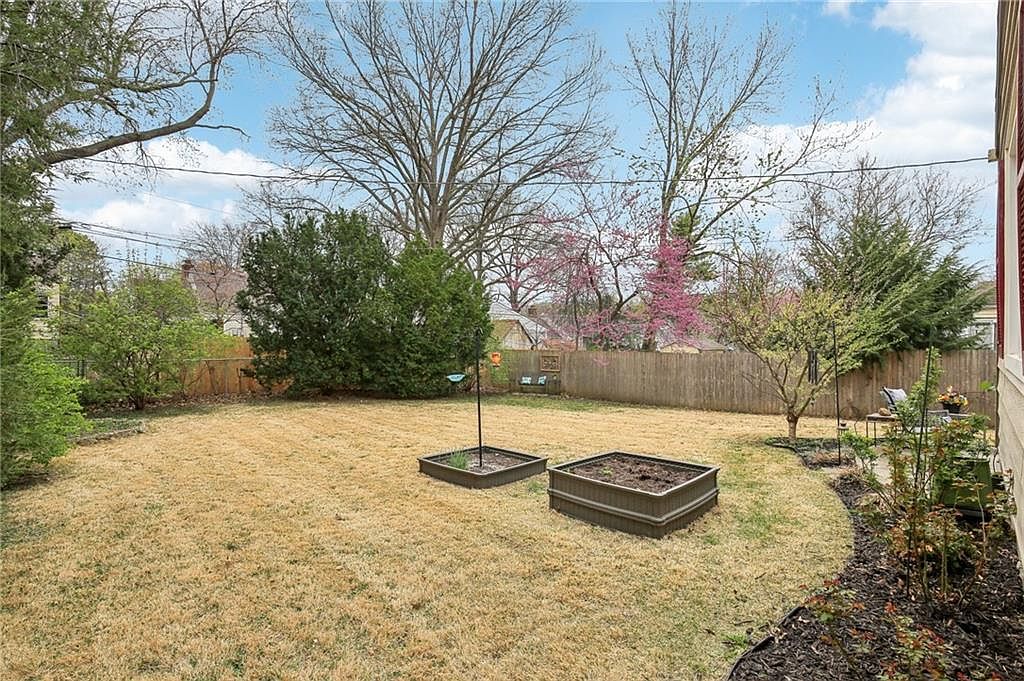 5211 Cedar Street — photo 32
