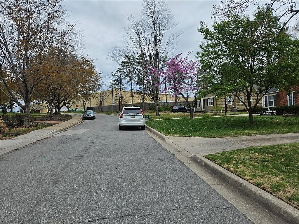 5211 Cedar Street — photo 37