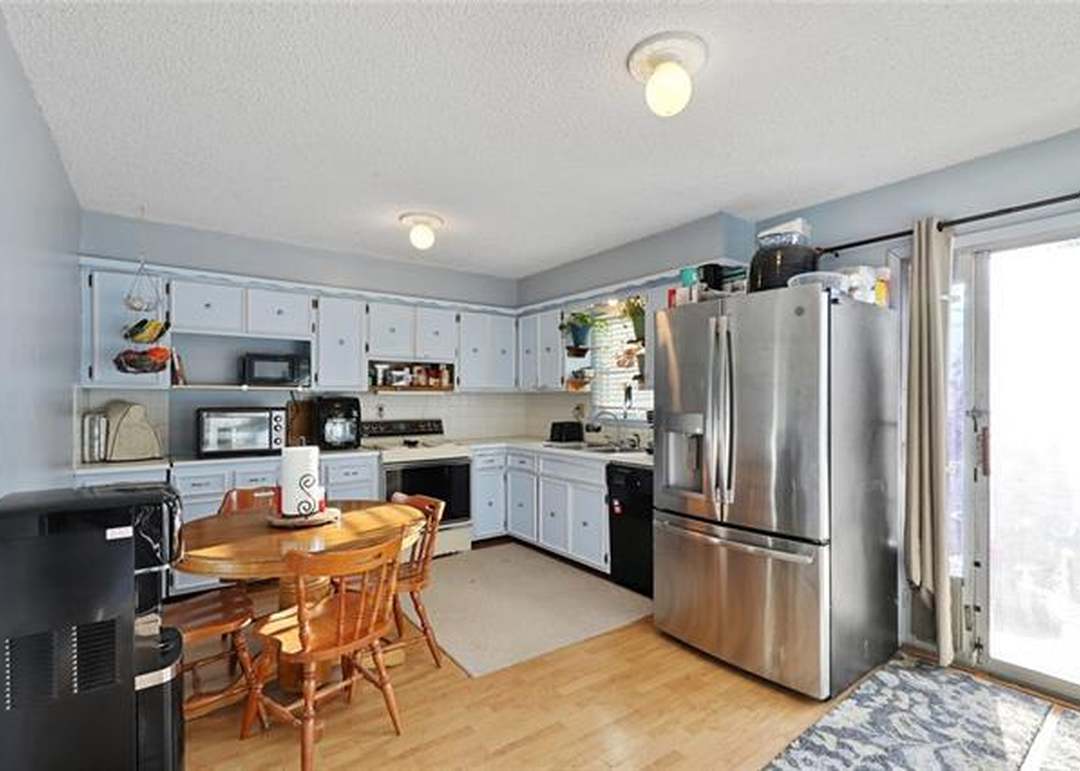 526 S Locust Street — photo 11
