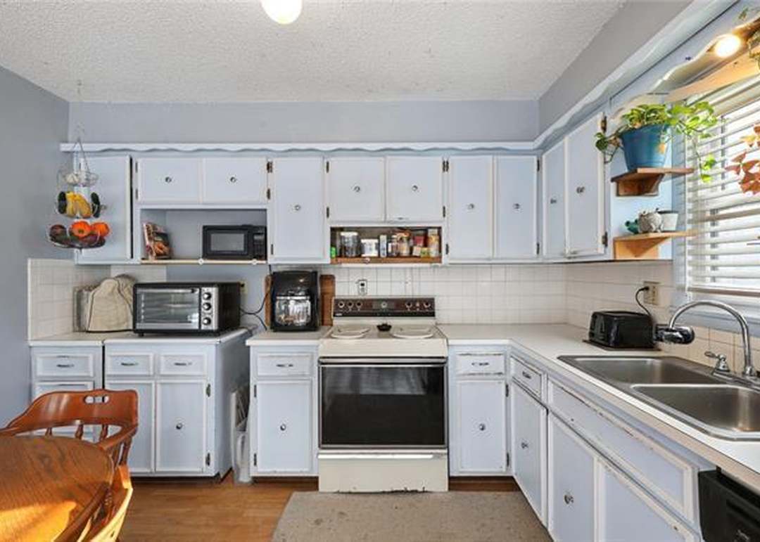 526 S Locust Street — photo 12