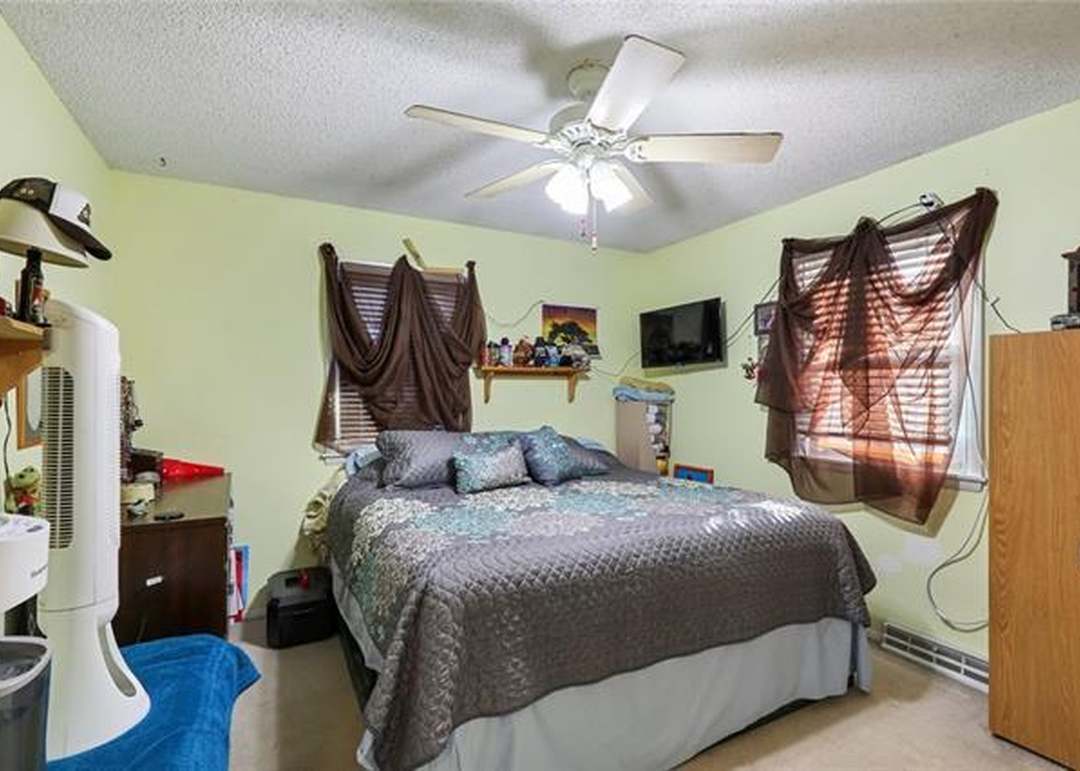 526 S Locust Street — photo 13