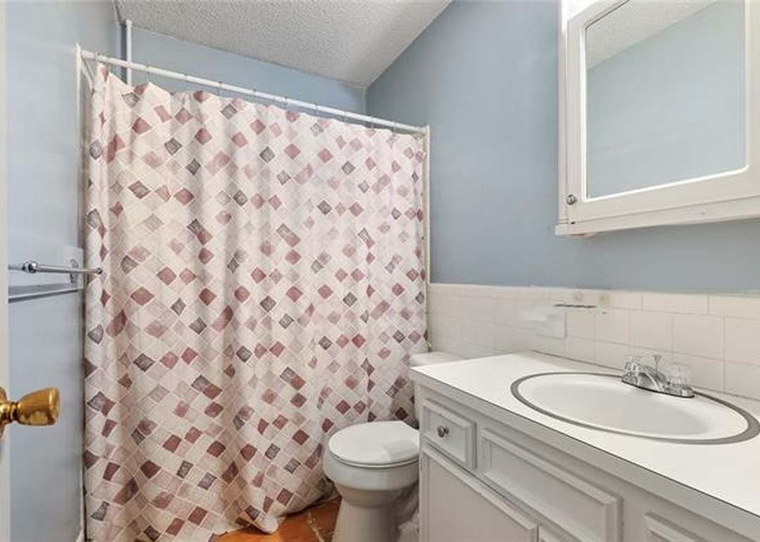 526 S Locust Street — photo 16