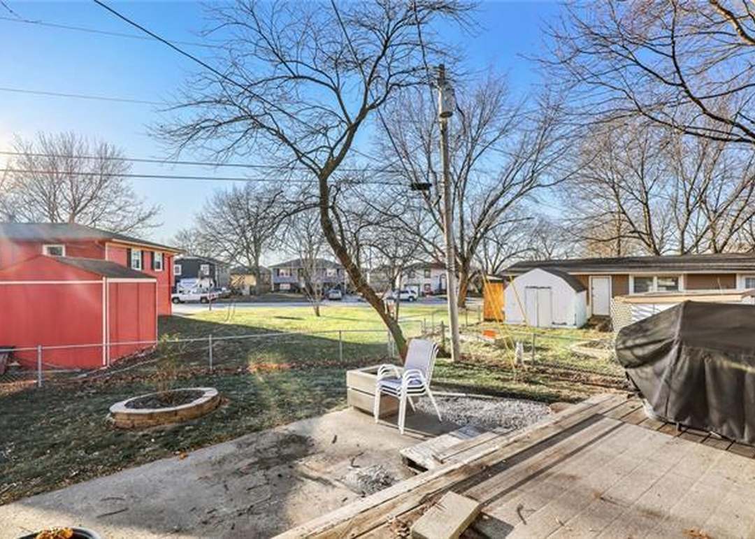 526 S Locust Street — photo 17