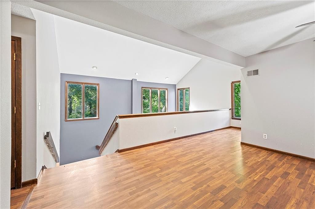 527 Lancelot Drive — photo 6