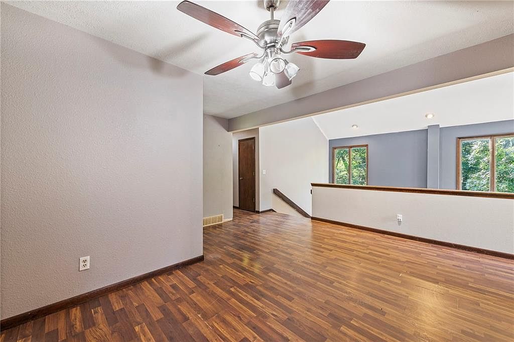 527 Lancelot Drive — photo 8
