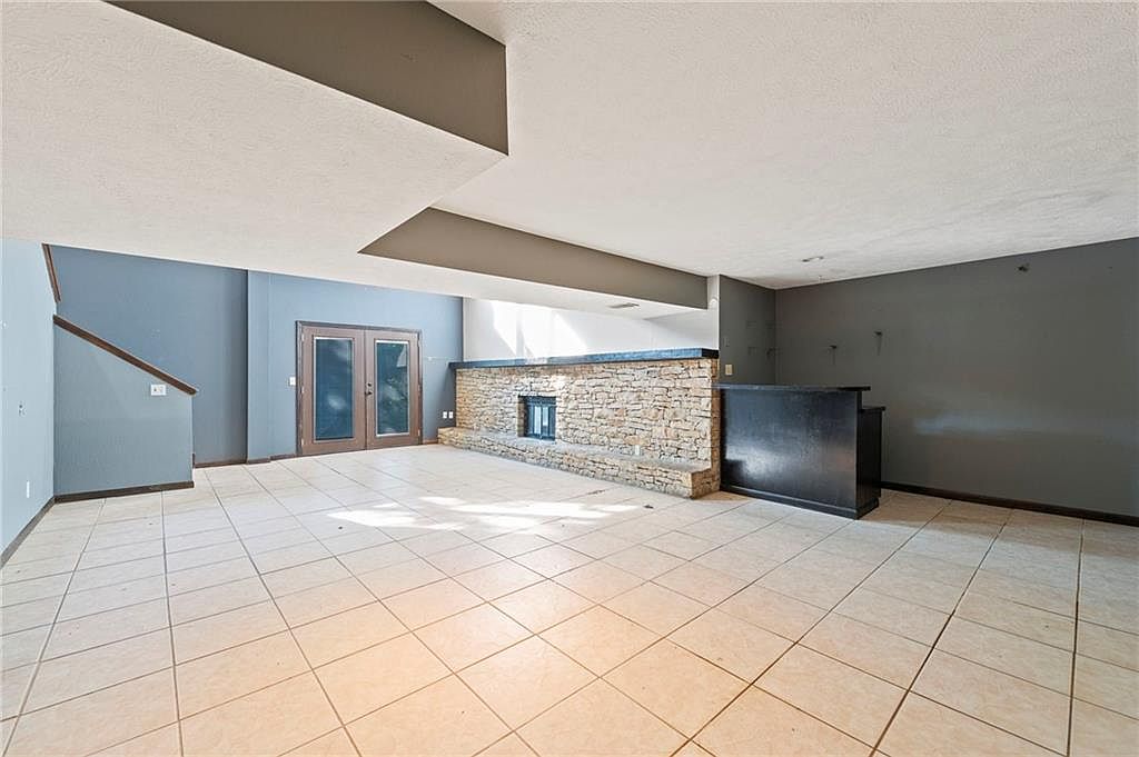 527 Lancelot Drive — photo 10