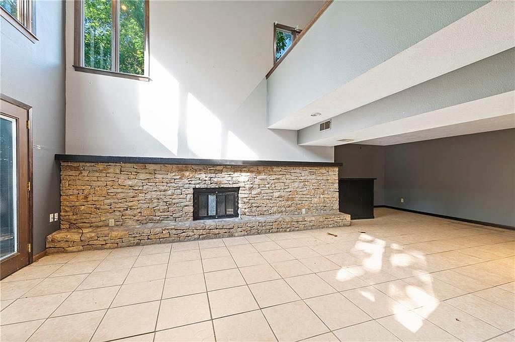 527 Lancelot Drive — photo 11