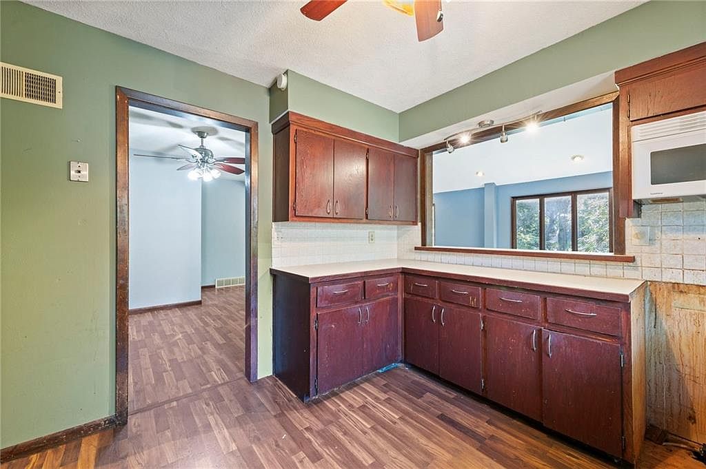 527 Lancelot Drive — photo 12