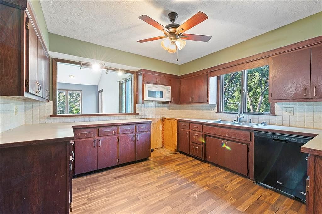 527 Lancelot Drive — photo 14