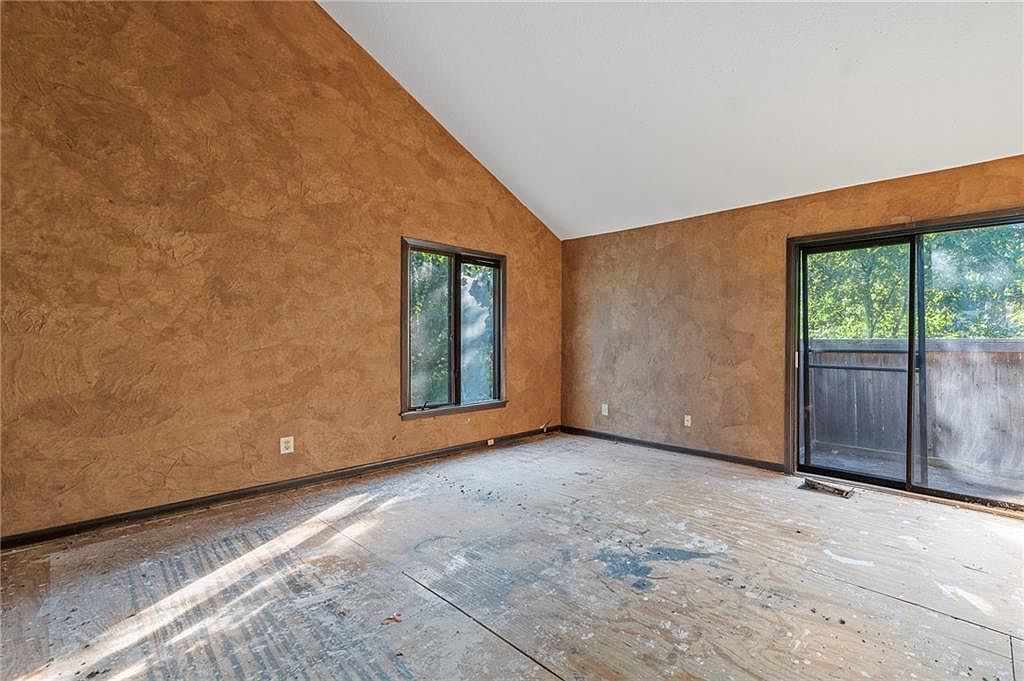 527 Lancelot Drive — photo 15