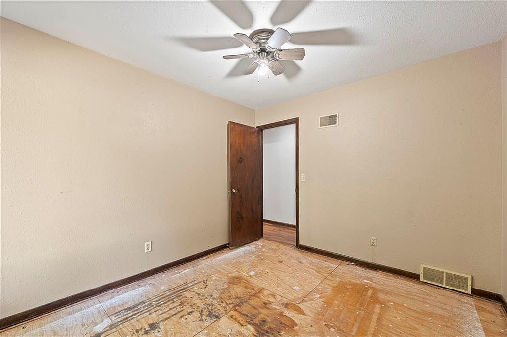 527 Lancelot Drive — photo 20