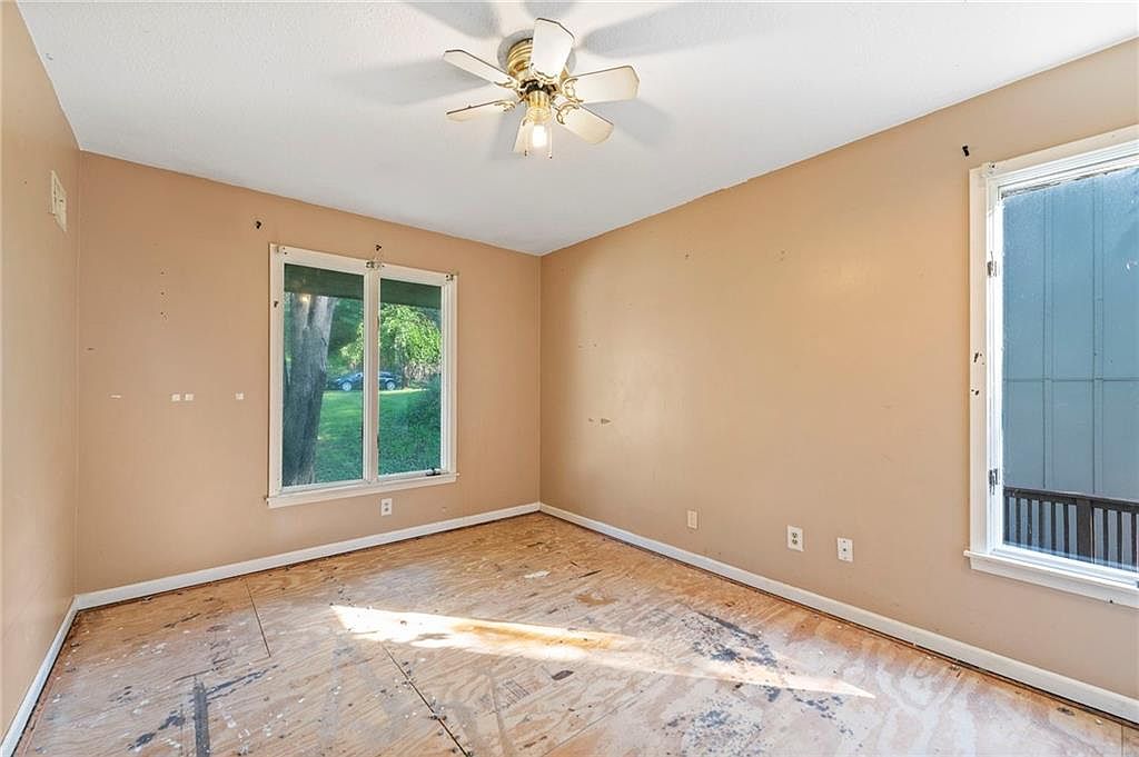 527 Lancelot Drive — photo 23