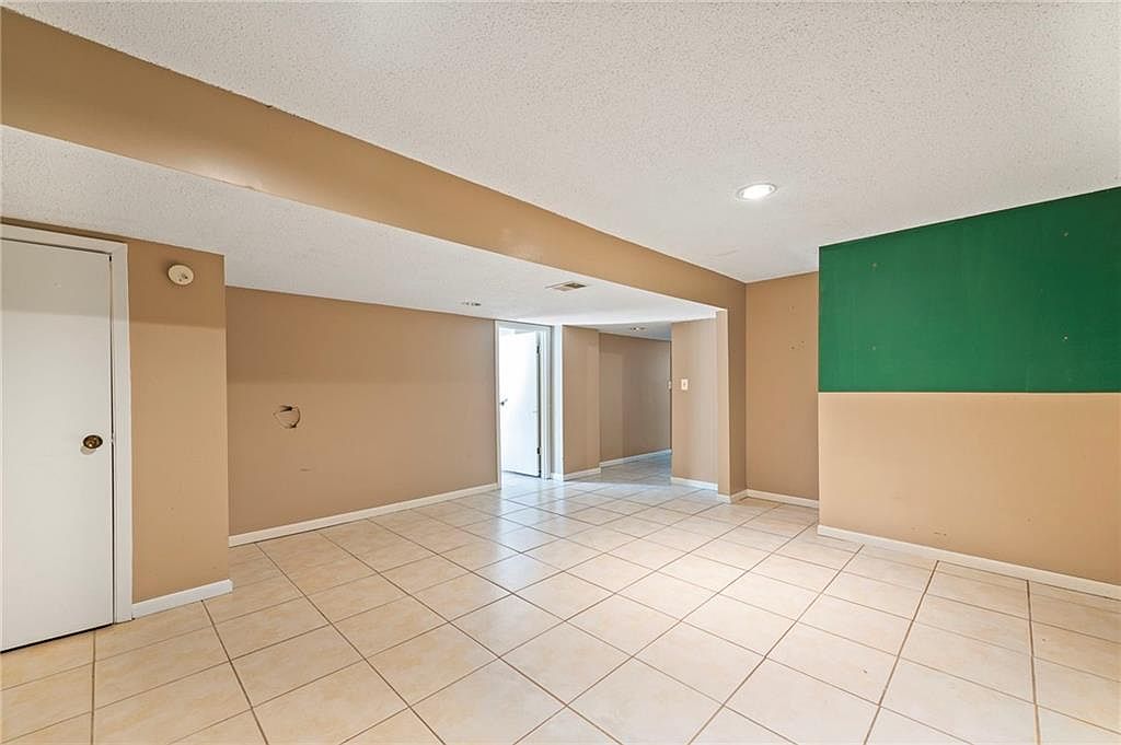 527 Lancelot Drive — photo 27