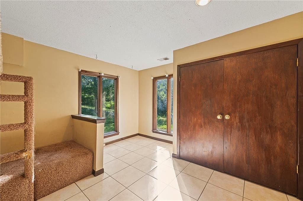 527 Lancelot Drive — photo 28