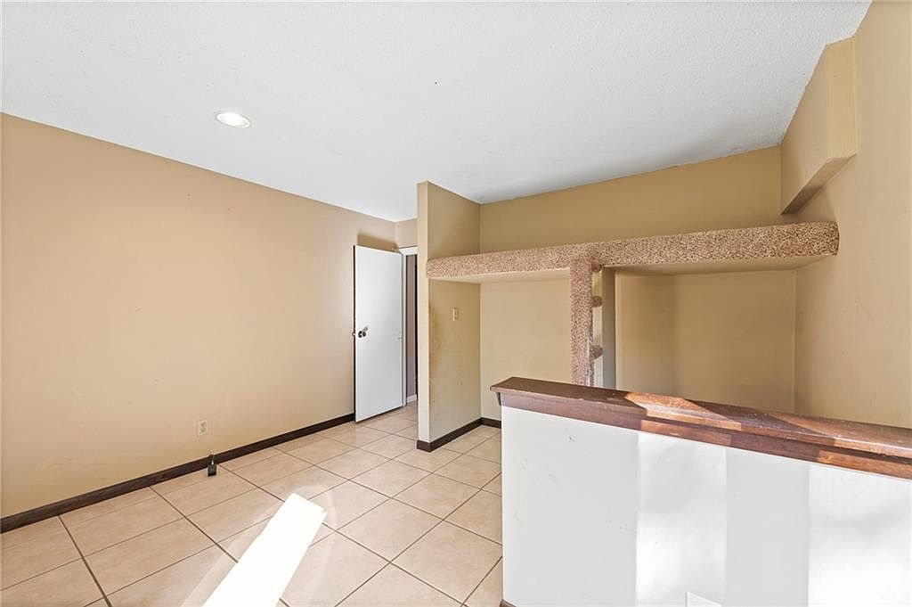 527 Lancelot Drive — photo 29