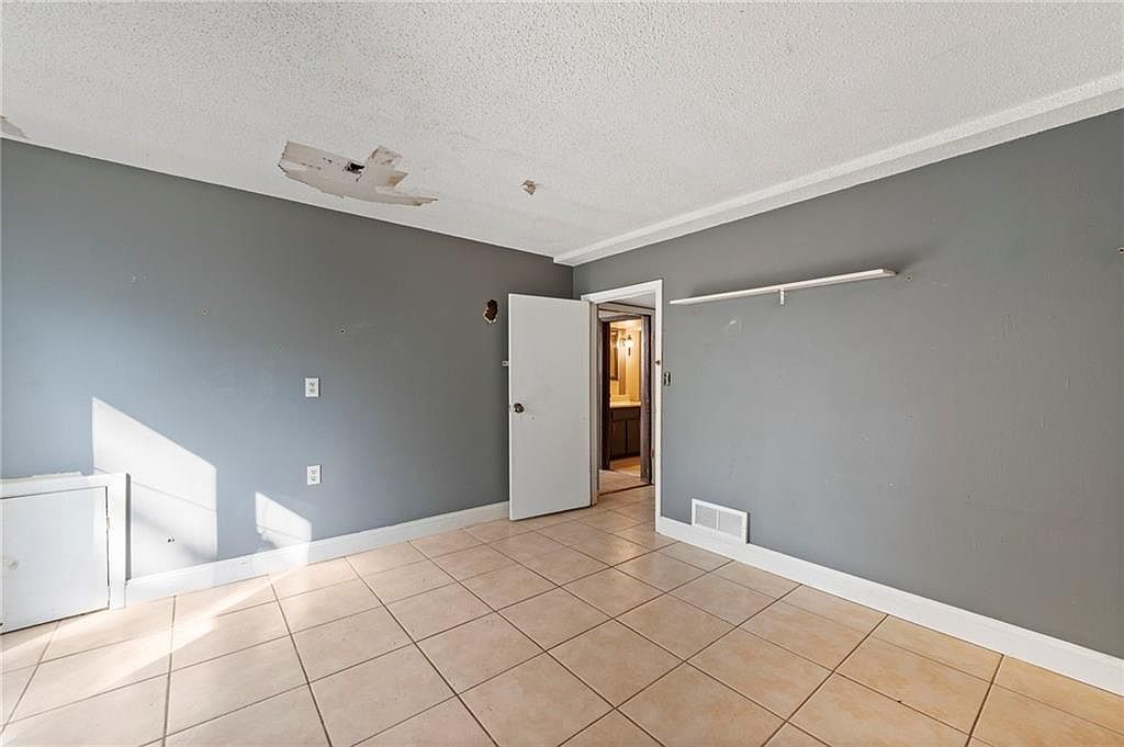 527 Lancelot Drive — photo 31