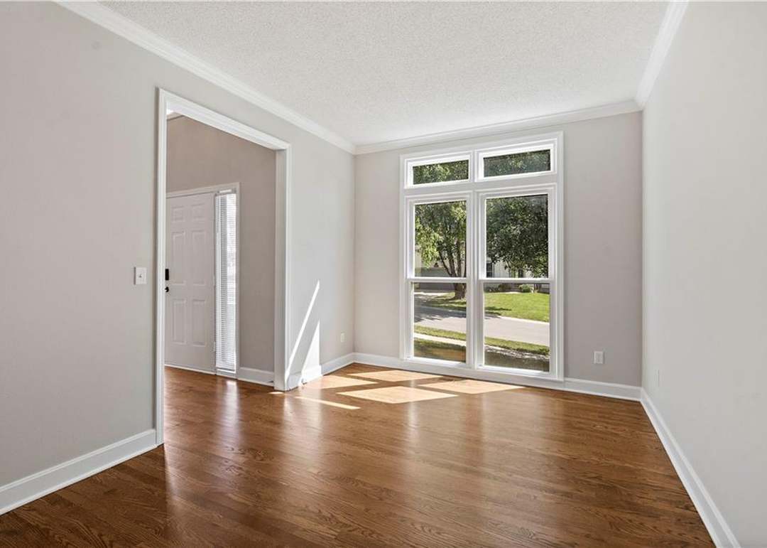 5314 Hallet Street — photo 12