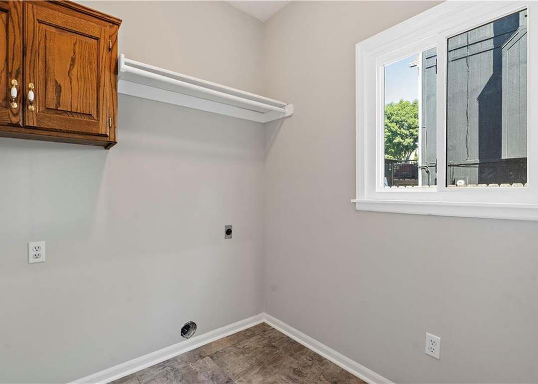 5314 Hallet Street — photo 20