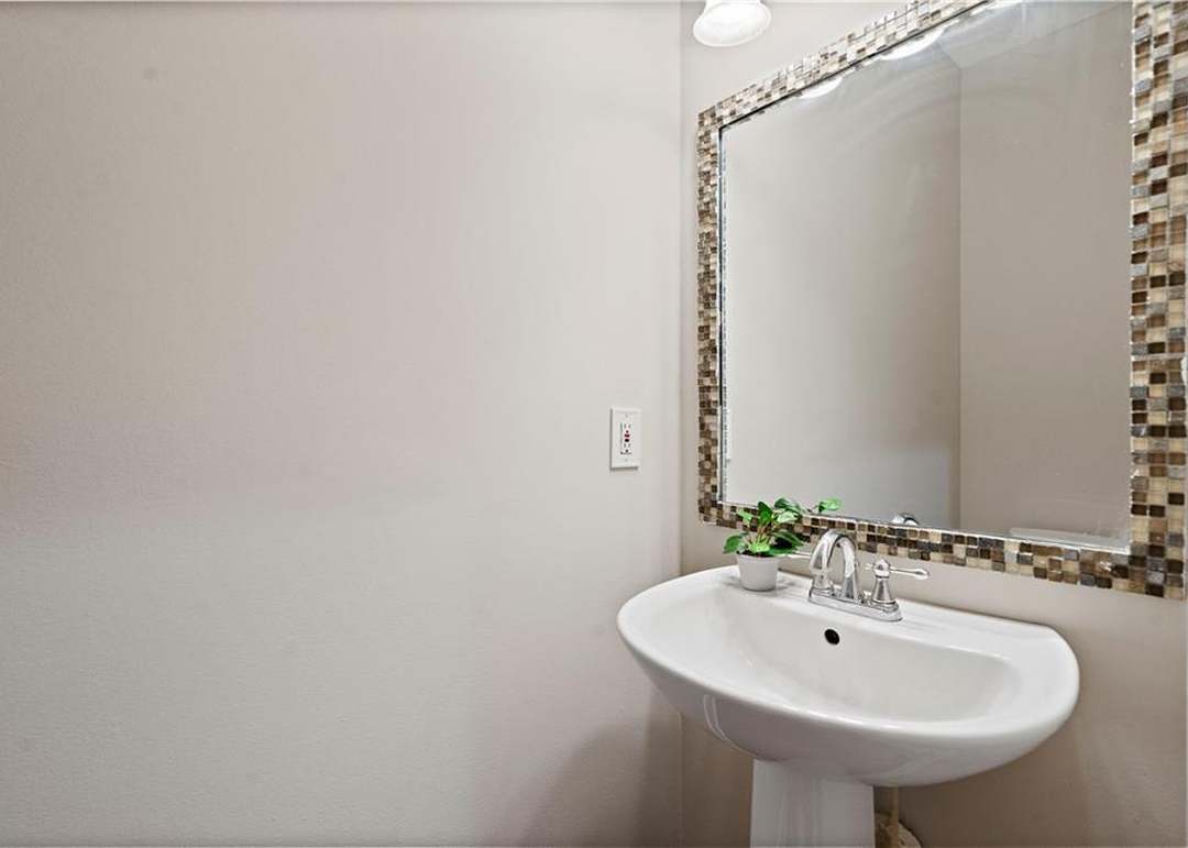 5314 Hallet Street — photo 21