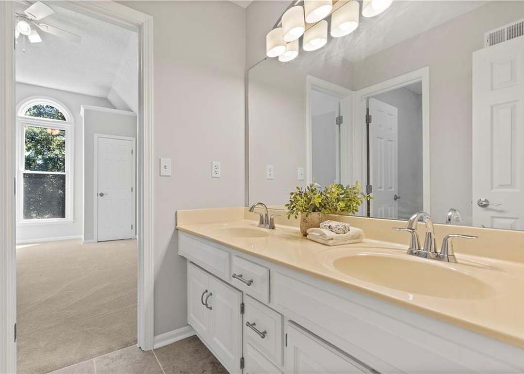 5314 Hallet Street — photo 24