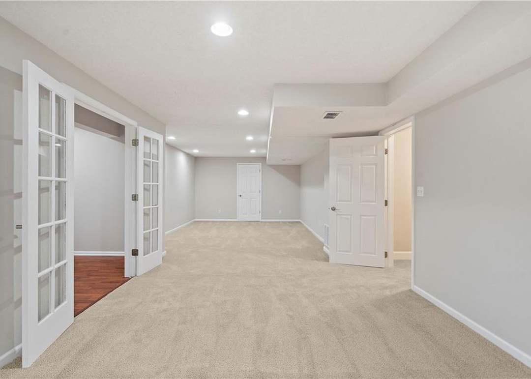 5314 Hallet Street — photo 33