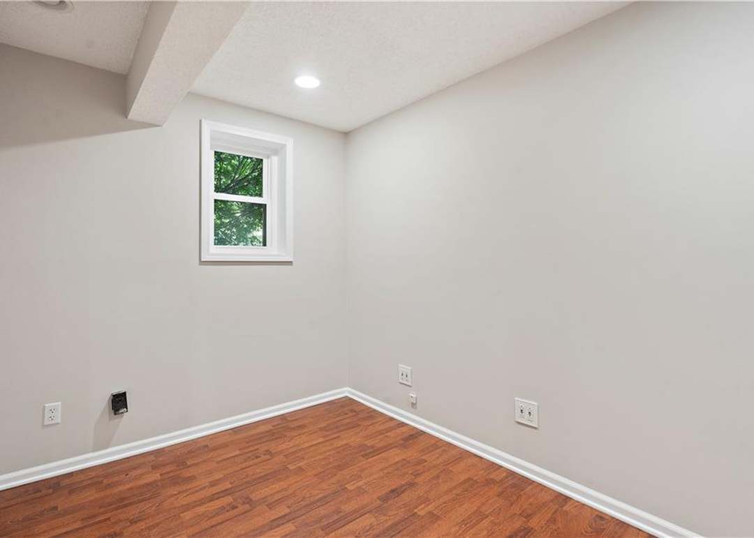 5314 Hallet Street — photo 34