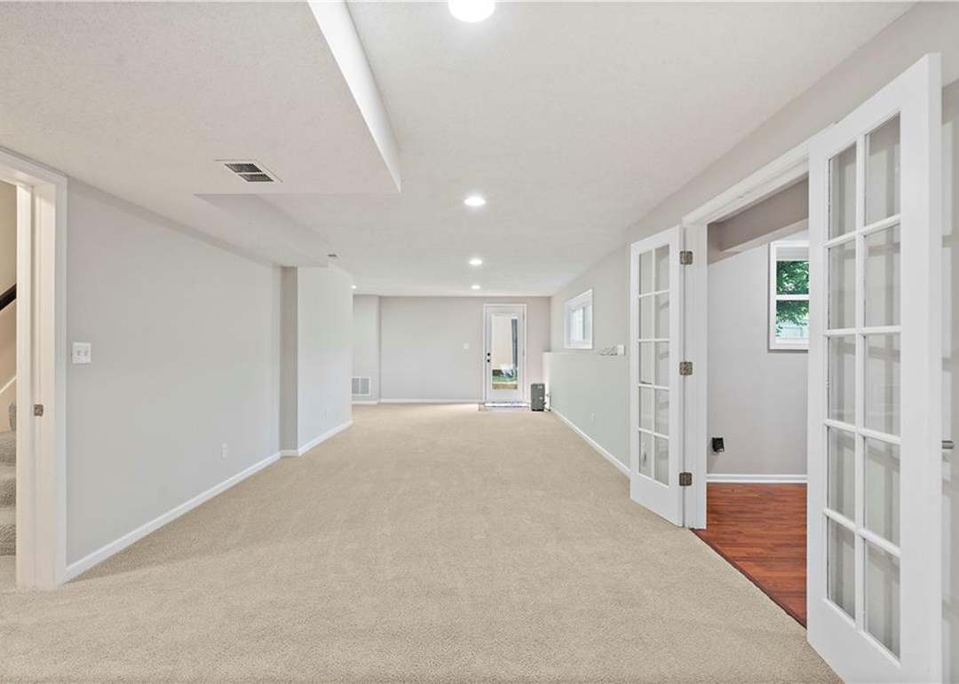 5314 Hallet Street — photo 35