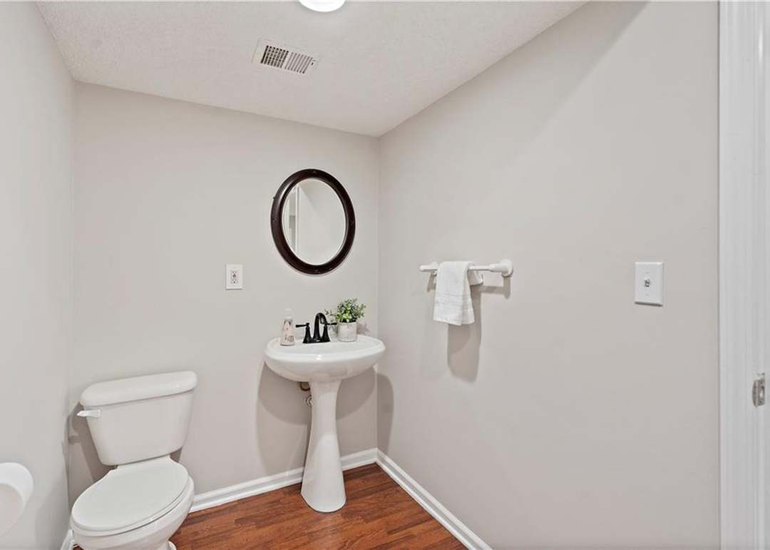 5314 Hallet Street — photo 36