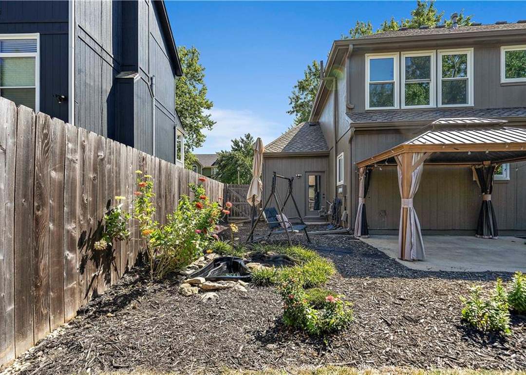 5314 Hallet Street — photo 40